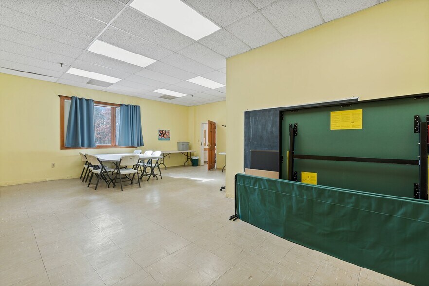 More Photos Of 646 Daniel Webster Hwy, Merrimack Specialty For Lease