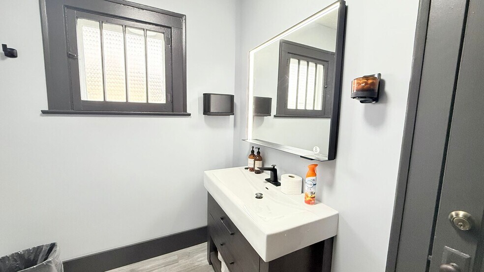 More Photos Of 180 N US 31, New Whiteland Loft Creative Space For Lease