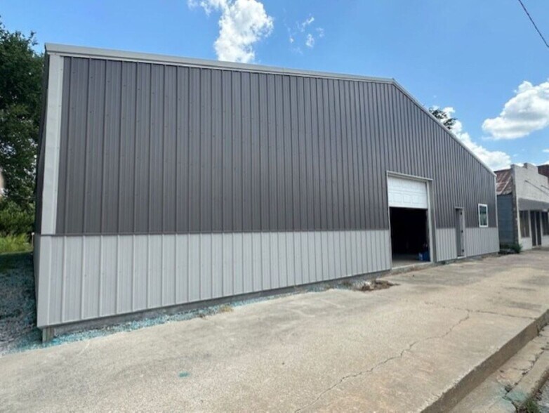 Primary Photo Of 248 Cosden Ave, Shidler Industrial For Sale