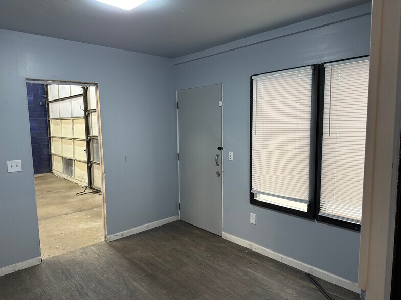 More Photos Of 1717-1721 S High St, Columbus Flex For Lease