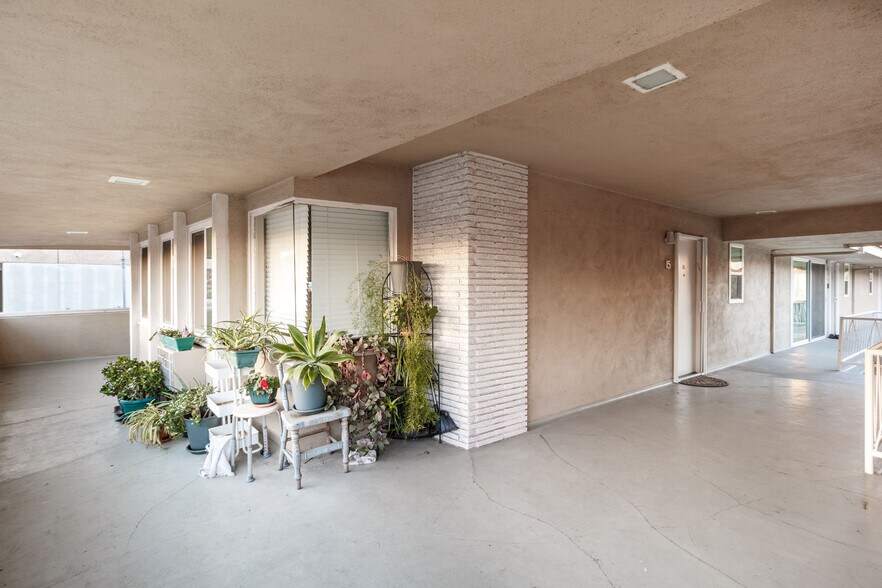 More Photos Of 4837 Hayvenhurst Ave, Encino Apartments For Sale