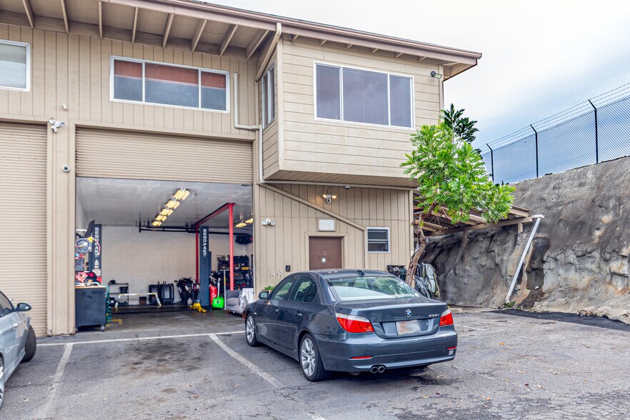 More Photos Of 4355 Lawehana St, Honolulu Industrial For Sale