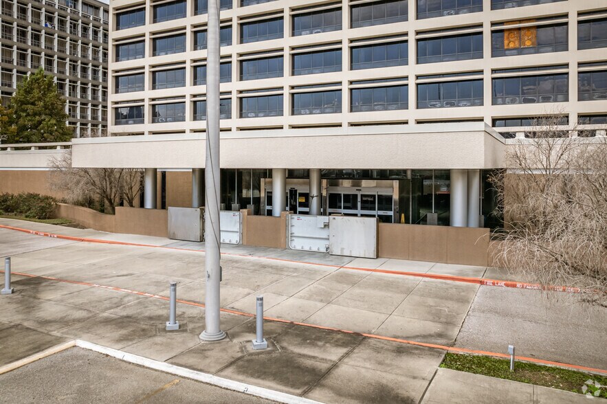 More Photos Of 9009 West Loop South, Houston Office For Sale