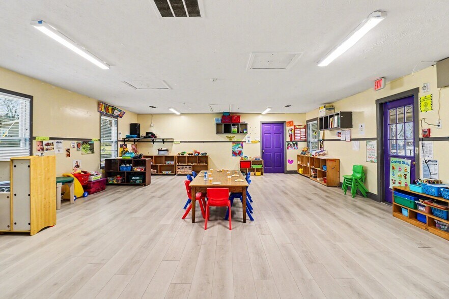 More Photos Of 983 Forest Ave, Forest Park Daycare Center For Sale