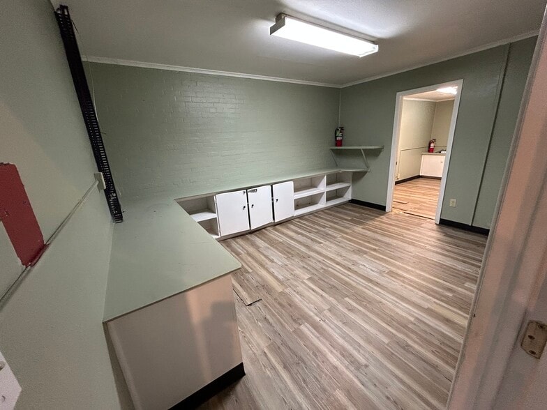 More Photos Of 121 S Glenwood Blvd, Tyler Storefront For Sale