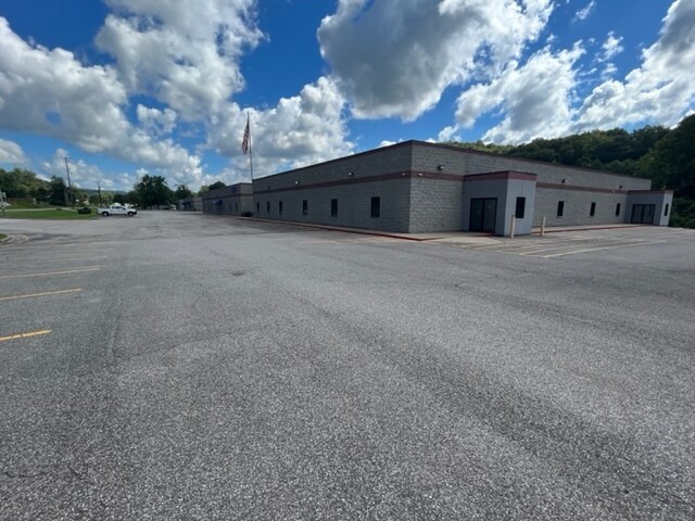 More Photos Of 5000 Elk River Rd S, Elkview Unknown For Lease