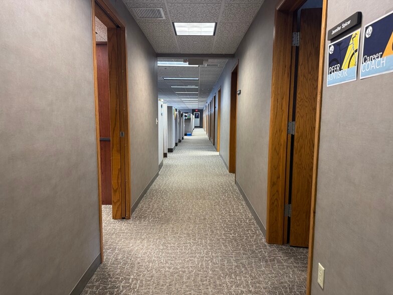 More Photos Of 712 Riverfront Dr, Sheboygan Office For Sale