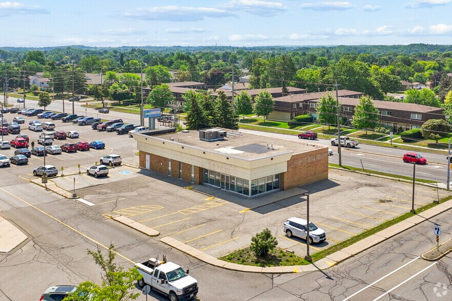 More Photos Of 23 Mountainview Rd S, Halton Hills Freestanding For Lease
