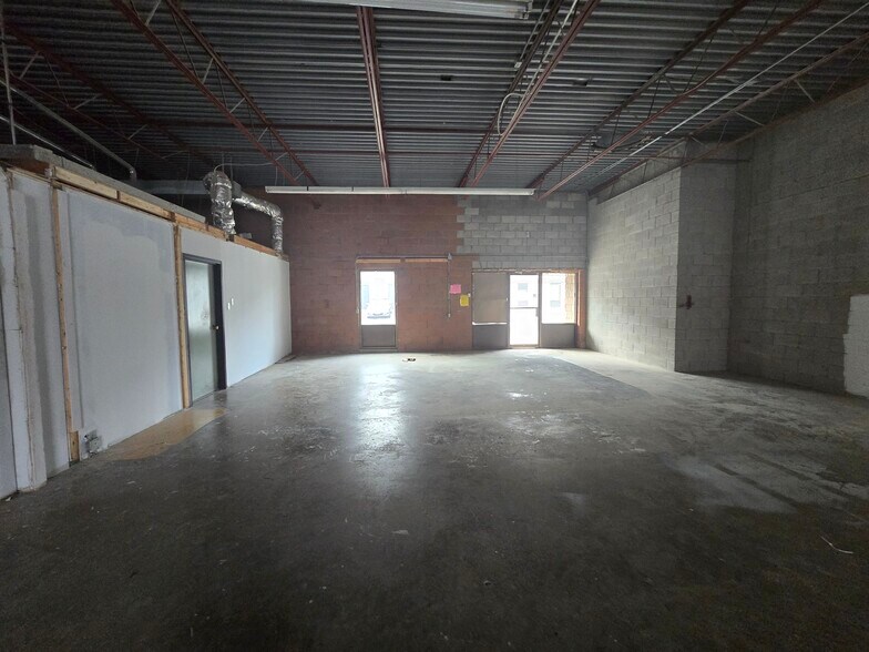 More Photos Of 45 Pacific Crt, London Flex For Sale