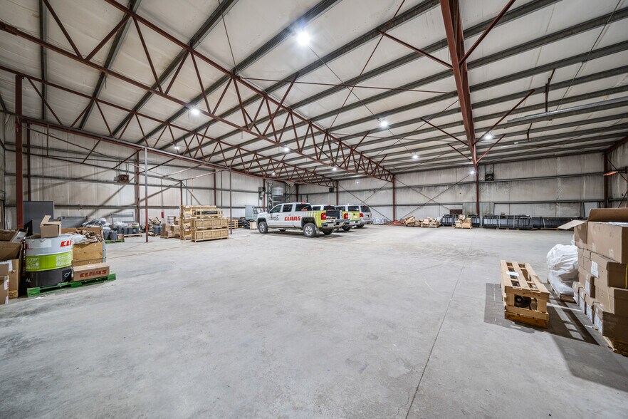 More Photos Of 46 Mccool Cres, Crossfield Warehouse For Sale