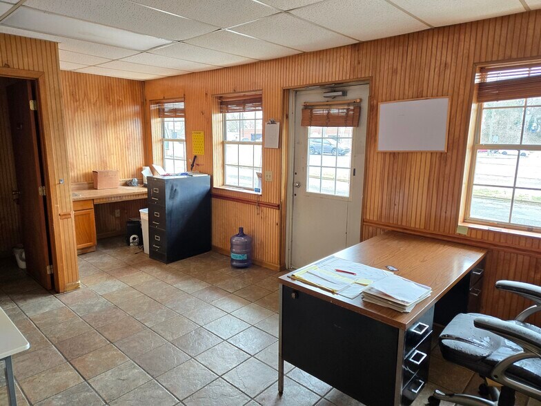 More Photos Of 700 Volunteer Pky, Bristol Auto Dealership For Sale