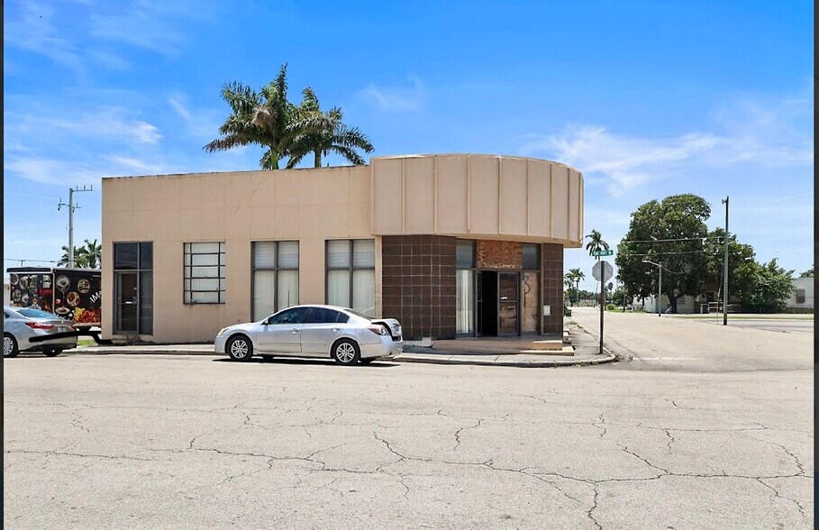 More Photos Of 40 Avenue B, Belle Glade Office For Sale