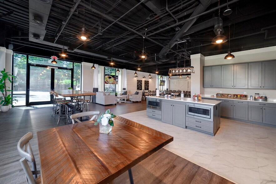 More Photos Of 2010 Avalon Pky, Mcdonough Office For Lease