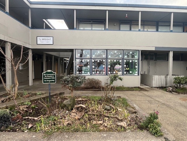 More Photos Of 545-575 Holly St, Junction City Storefront Retail Office For Lease