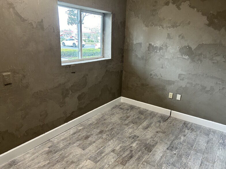 More Photos Of 4300 S Highway 27, Clermont Storefront Retail Office For Lease