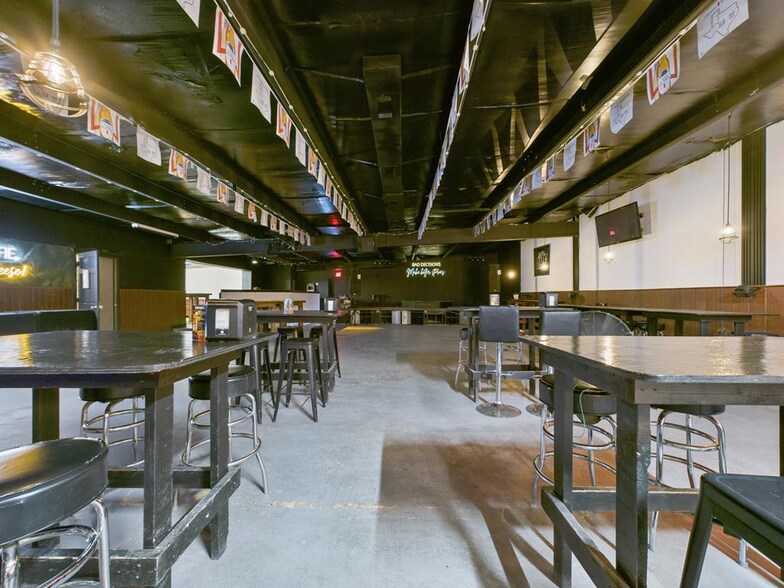 More Photos Of 1330 E 3rd St, Pecos Restaurant For Sale