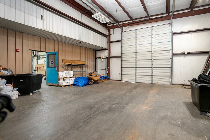 More Photos Of 127 SH 31, Longview Distribution For Lease