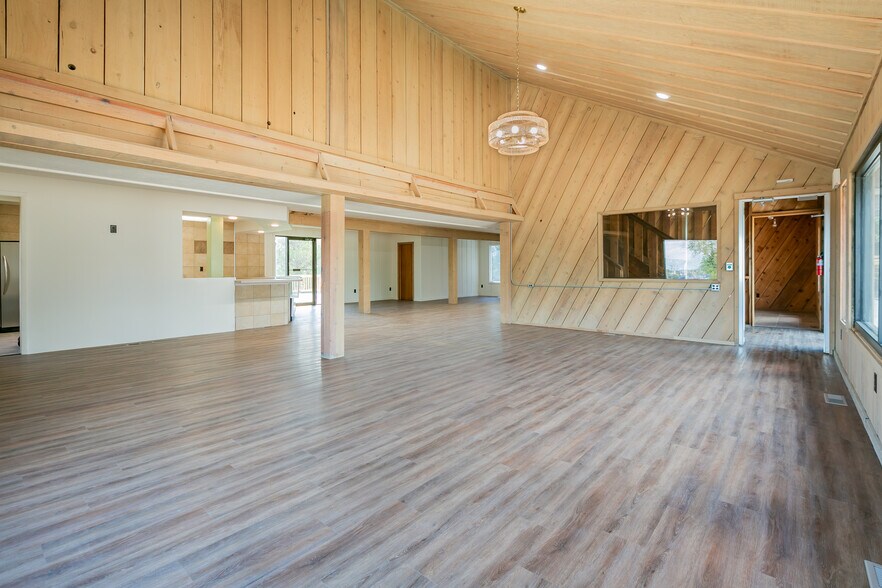 More Photos Of 1116 W Highway 76, Branson General Retail For Lease