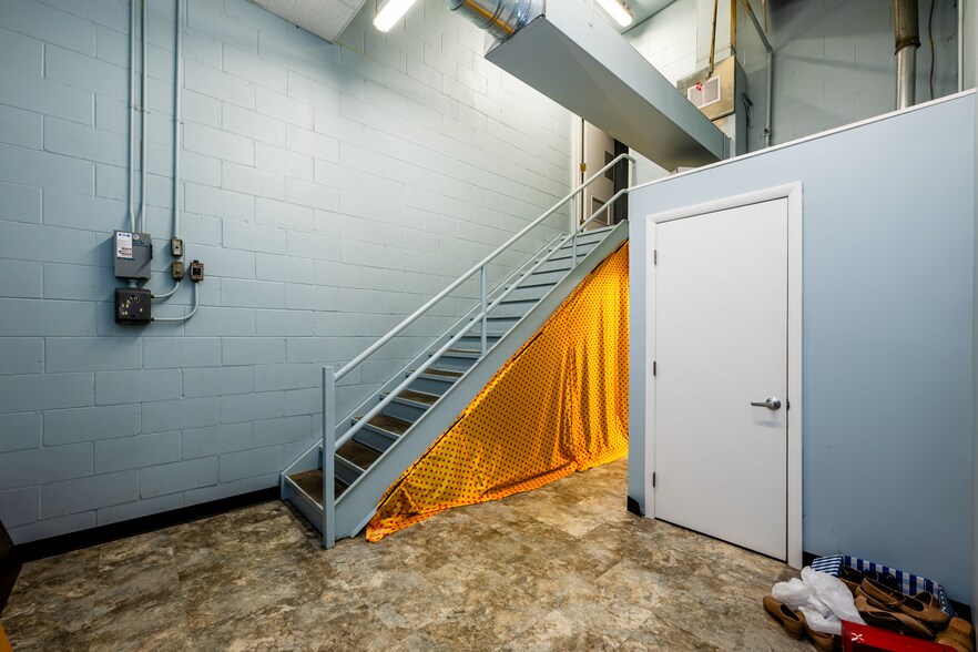 More Photos Of 410 N 2nd St, Niles General Retail For Sale