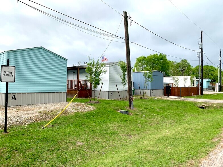 More Photos Of 3621 County Road 161, Alvin Multifamily For Sale