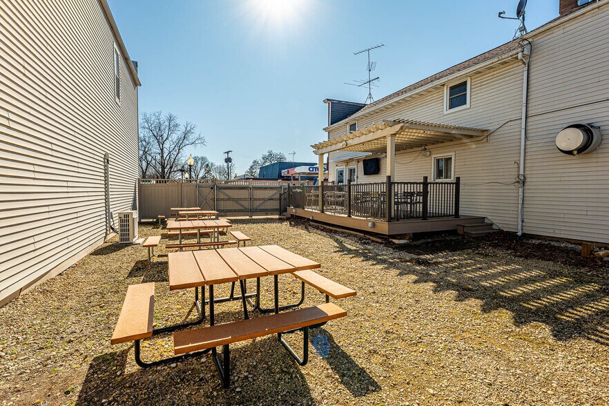 More Photos Of 127 W Main St, Belleville Restaurant For Sale