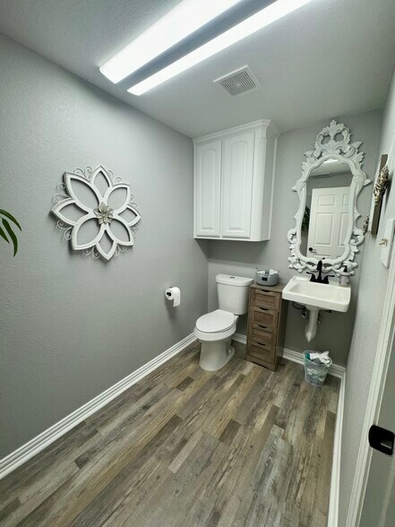 More Photos Of 932 E Highway 199, Springtown Office For Lease