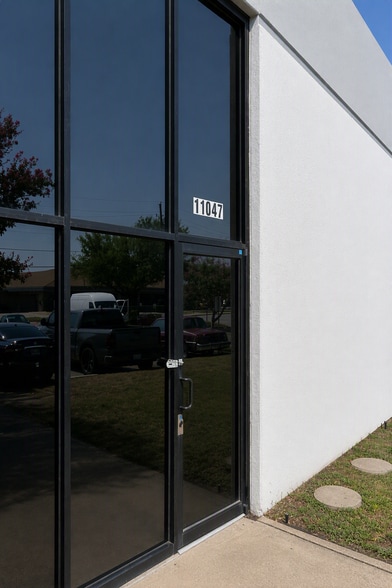 More Photos Of 2429-2458 Walnut Ridge St, Dallas Light Manufacturing For Lease