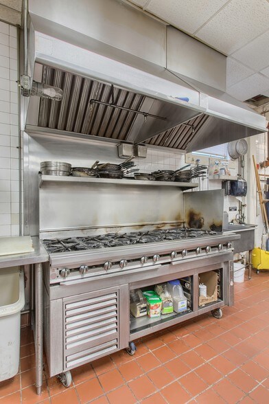More Photos Of 96 Beach Rd, Salisbury Beach Storefront Retail Residential For Sale