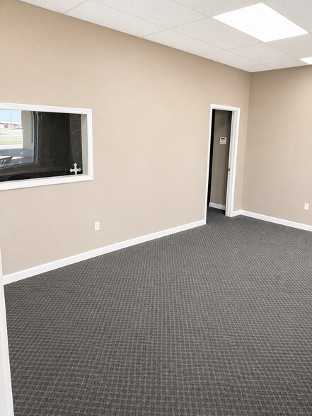 More Photos Of 825 W 3rd St, Caruthersville Office For Lease