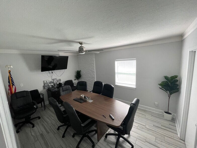 More Photos Of 1924 University Blvd W, Jacksonville Loft Creative Space For Lease