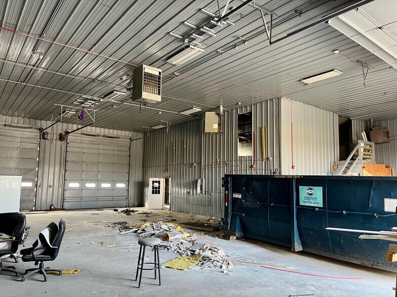 More Photos Of 2660 Bond St, University Park Service For Lease