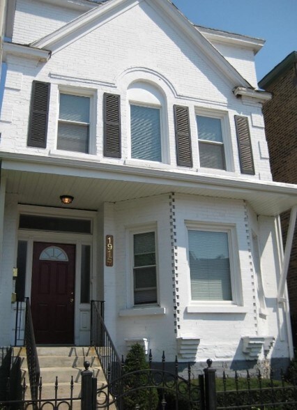 More Photos Of 1915 Asbury Ave, Evanston Apartments For Sale