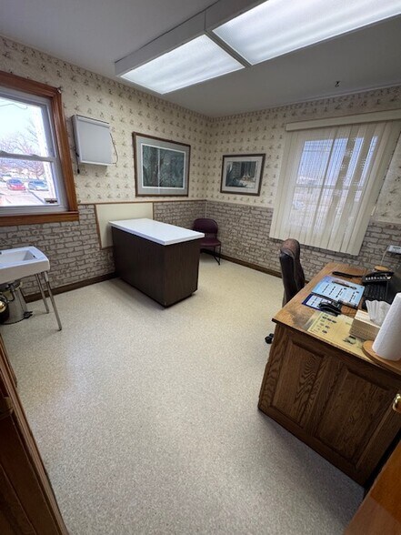 More Photos Of 7439 Tyler Blvd, Mentor Veterinarian Kennel For Sale
