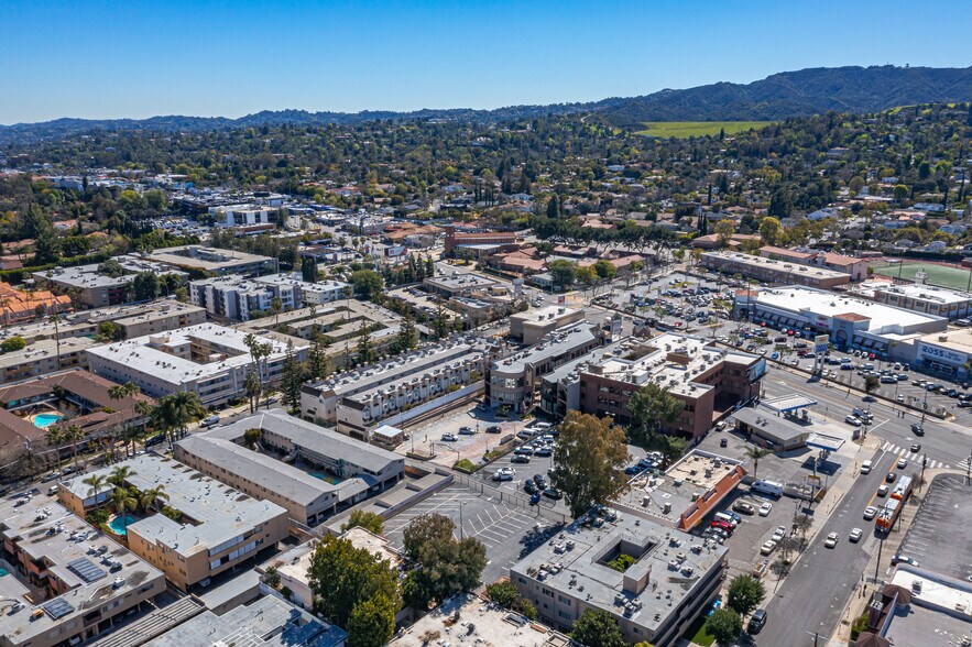 More Photos Of 17835 Ventura Blvd, Encino Medical For Sale