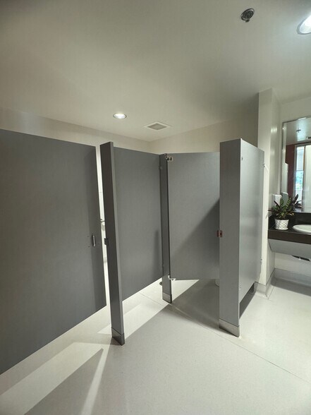 More Photos Of 6140 Hellyer Ave, San Jose Office Residential For Lease