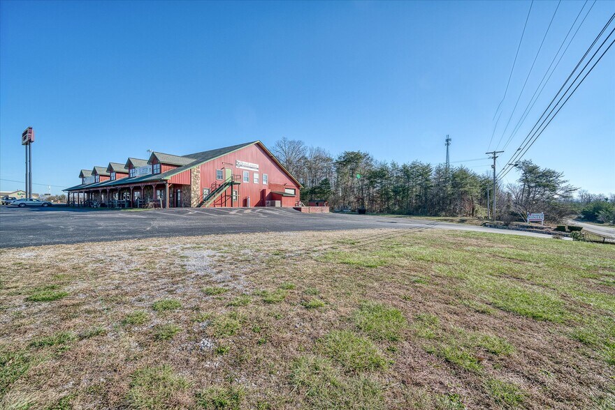 More Photos Of 78 Chestnut Hill Rd, Crossville Freestanding For Sale