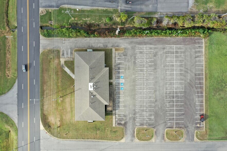 More Photos Of 2900 S Main St, Searcy Office For Sale