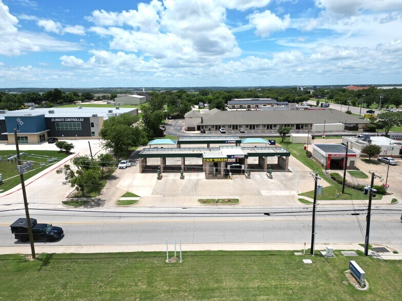 More Photos Of 302 S Colonial Dr, Cleburne Carwash For Sale