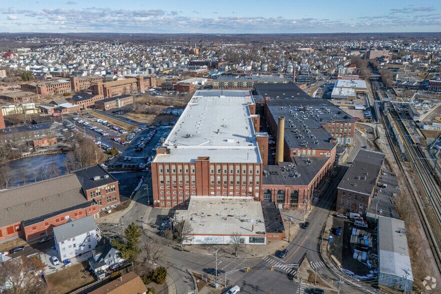 More Photos Of 209 Weeden St, Pawtucket Warehouse For Lease