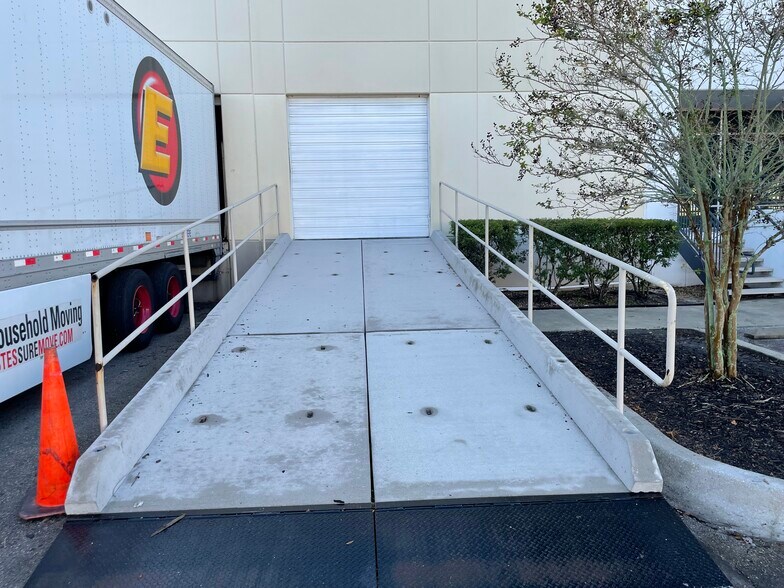 More Photos Of 1700 35th St, Orlando Warehouse For Lease