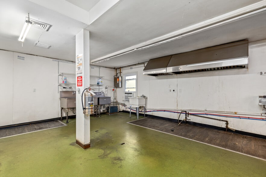 More Photos Of , Bloomingdale General Retail For Sale