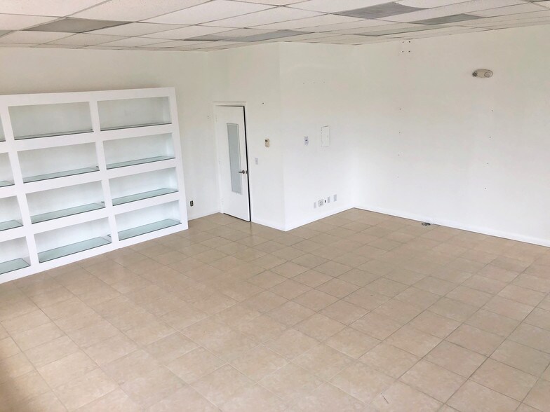 More Photos Of 2745 W Hillsboro Blvd, Deerfield Beach General Retail For Sale