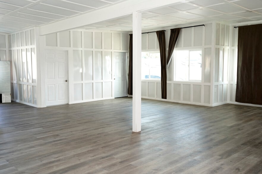 More Photos Of 395 N Tustin St, Orange Freestanding For Sale