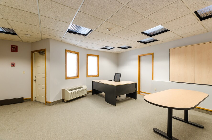 More Photos Of 40-60 Beechwood Dr, North Andover Loft Creative Space For Lease