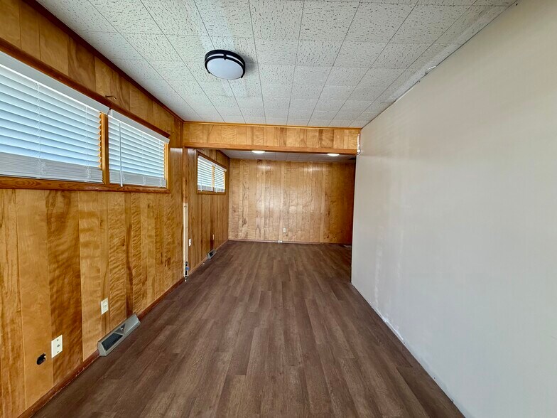 More Photos Of 2360 N National Rd, Columbus Office For Lease