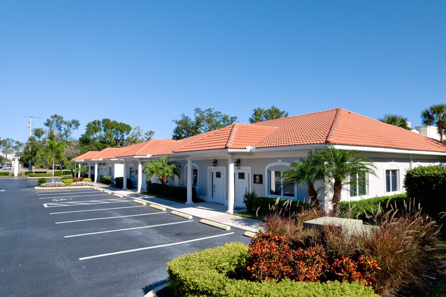 More Photos Of 2910-2914 University Pky, Sarasota Unknown For Lease