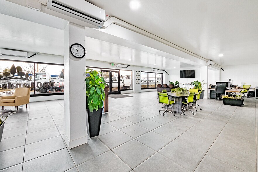 More Photos Of 910 Glendale Ave, Sparks Showroom For Sale