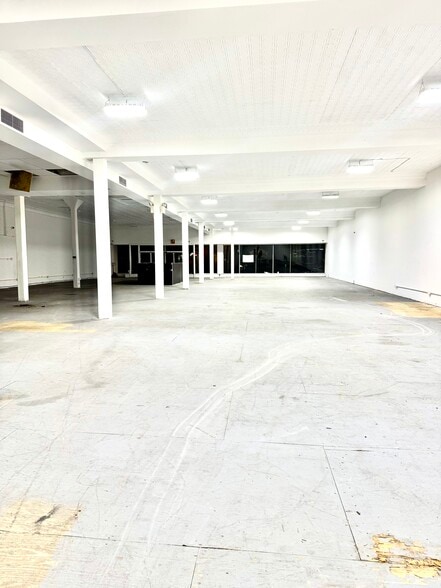 More Photos Of 14-20 N Main St, Shenandoah Office For Sale