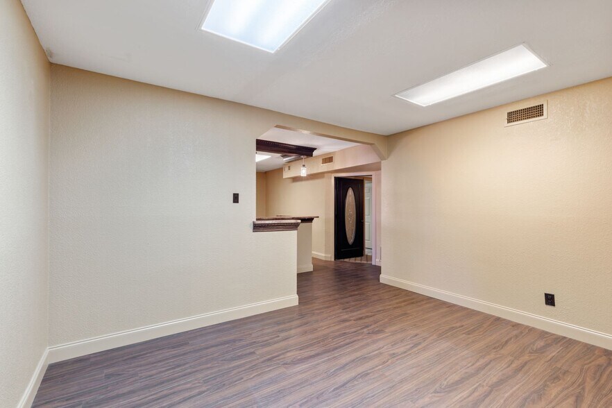 More Photos Of 2003 W Wall St, Midland Office For Lease