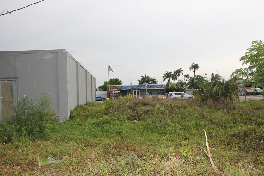 More Photos Of , North Fort Myers General Retail For Sale